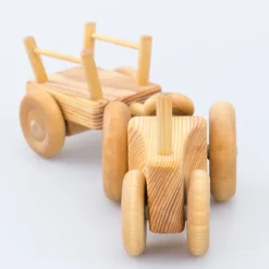 Debresk - kleiner Holz Traktor mit Anhänger