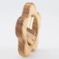 Holzrassel Blume