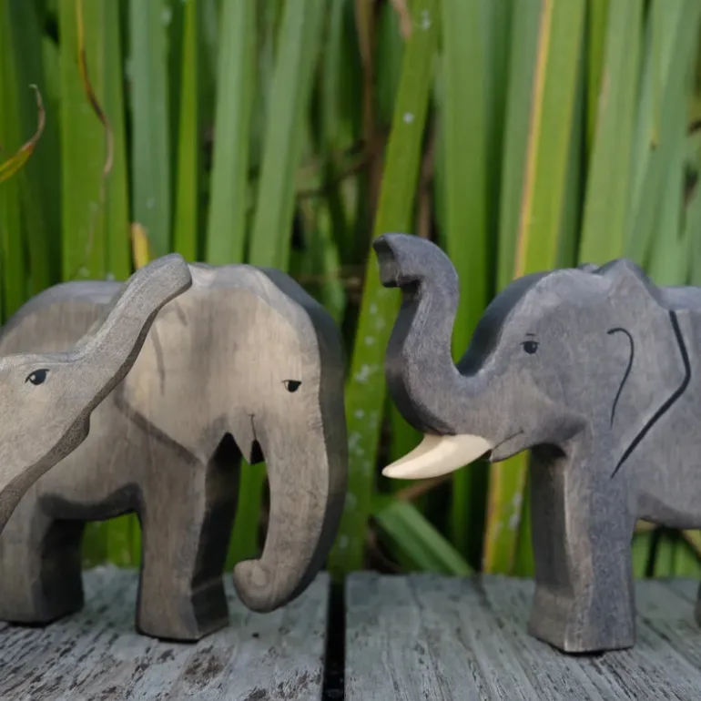 Holzwald Holzfigur Elefant klein