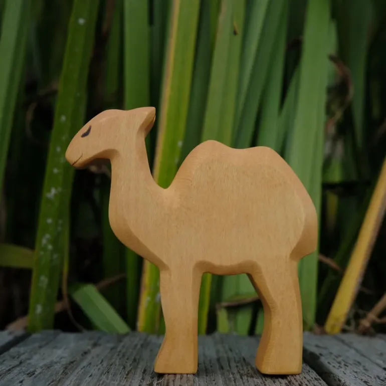 Holzwald Holzfigur Kamel klein