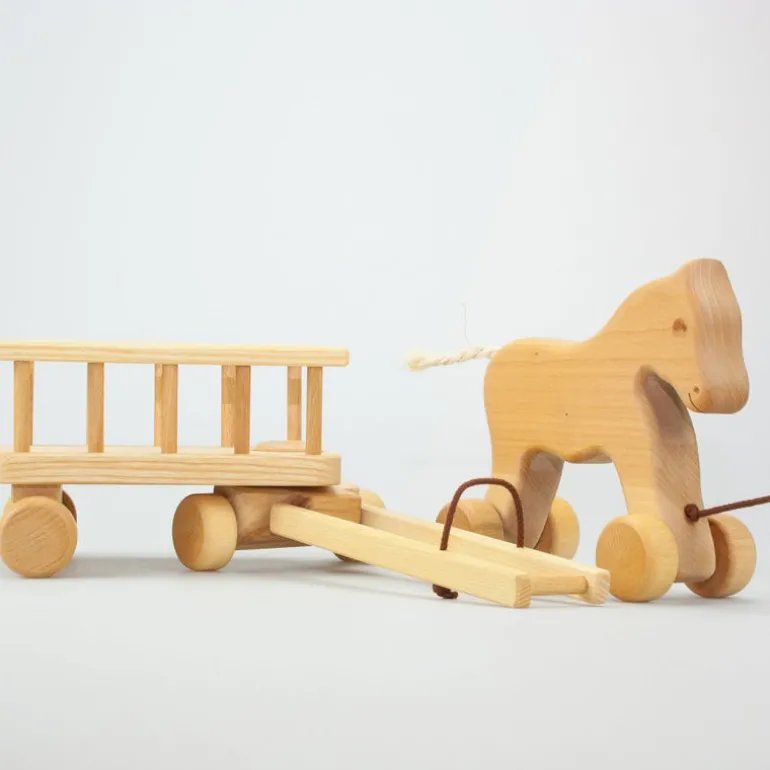 Nachziehpferd mit Leiterwagen