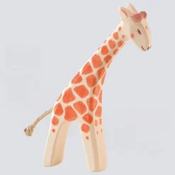 Ostheimer Holzfigur Giraffe klein gebeugt